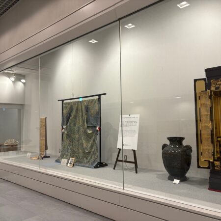 京都市勧業館みやこめっせEAST SQUAREにて弊社会長の岡山耕三の訪問着「熊笹」が展示されております。_02