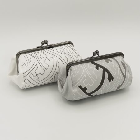 たわら型がま口ポーチ『ONE TONE』（紗綾型白）