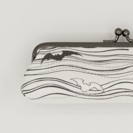 がま口ペンケース『ONE TONE』(こうもり白)