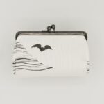 たわら型がま口ポーチ『ONE TONE』（こうもり白)