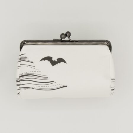 たわら型がま口ポーチ『ONE TONE』（こうもり白)