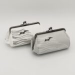 たわら型がま口ポーチ『ONE TONE』（こうもり白)