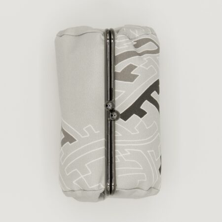 たわら型がま口ポーチ『ONE TONE』（紗綾型グレー）