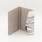 お薬手帳ケース『ONE TONE』(こうもり白)