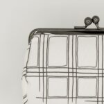 たわら型がま口ポーチ『ONE TONE』（格子白）