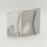 お薬手帳ケース『ONE TONE』(ふくろう白)