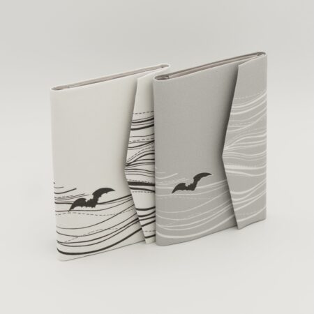 お薬手帳ケース『ONE TONE』(こうもり白)