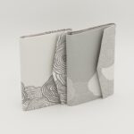 お薬手帳ケース『ONE TONE』(椿白)