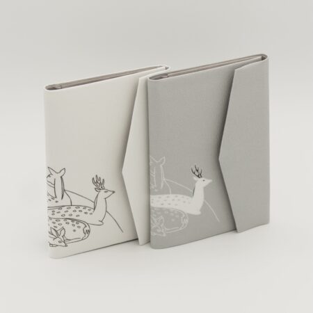 お薬手帳ケース『ONE TONE』(鹿白)