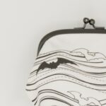 がま口ポーチ『ONE TONE』(こうもり白)