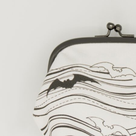 がま口ポーチ『ONE TONE』(こうもり白)