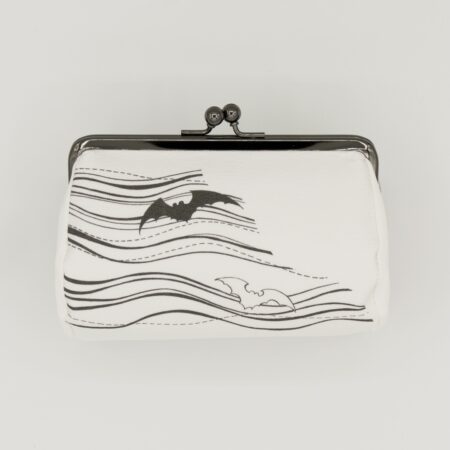 たわら型がま口ポーチ『ONE TONE』（こうもり白)